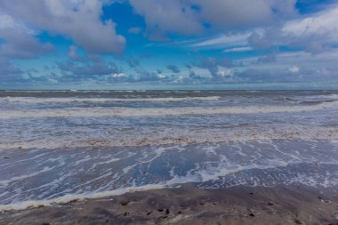 Englisch (İngiltere) GlossarGüzel sonbahar yürüyüşü Polonya Baltık Denizi 'nde Ustronie Morskie - Polonya kıyıları boyunca