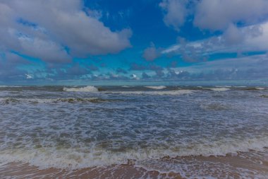 Englisch (İngiltere) GlossarGüzel sonbahar yürüyüşü Polonya Baltık Denizi 'nde Ustronie Morskie - Polonya kıyıları boyunca