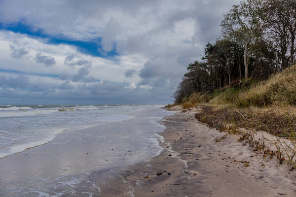 Englisch (UK) GlossarBeautiful autumn walk on the Polish Baltic Sea along the coast of Ustronie Morskie - Poland