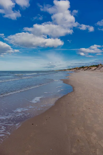 Hermoso Paseo Por Playa Hasta Desembocadura Del Río Jamno Mar — Foto de Stock