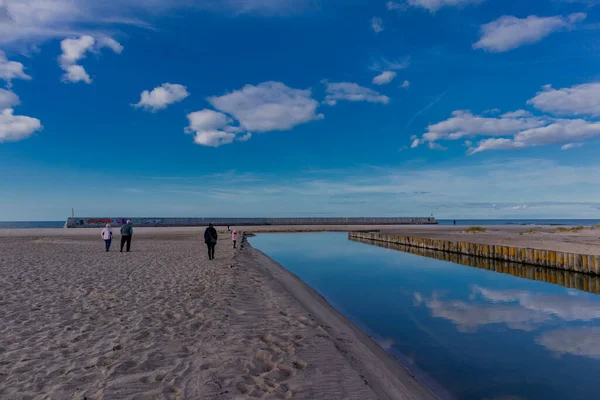 Prachtige Strandwandeling Naar Monding Van Jamno Rivier Aan Poolse Oostzee — Stockfoto