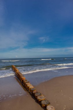 Polonya Baltık Denizi 'nde güzel bir sahil yürüyüşü Mielno - Polonya kapılarında
