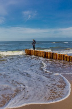 Polonya Baltık Denizi 'nde güzel bir sahil yürüyüşü Mielno - Polonya kapılarında
