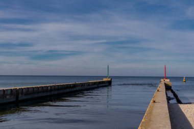 Polonya, Dzwirzyno 'daki sahil boyunca kısa bir yürüyüş.