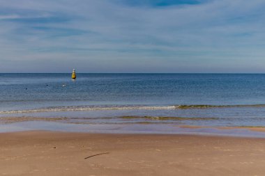 Polonya, Dzwirzyno 'daki sahil boyunca kısa bir yürüyüş.