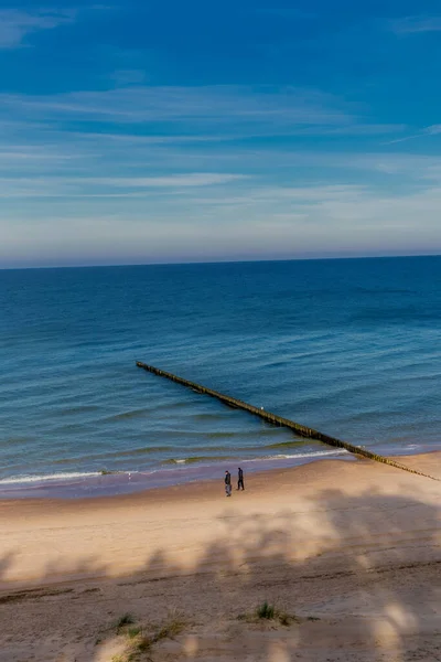 Schöner Strandspaziergang Entlang Der Kilometerlangen Strandpromenade Von Trzesacz Polen — Stockfoto
