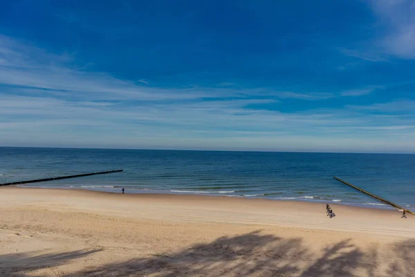 Mooie Strandwandeling Langs Kilometerslange Strandpromenade Van Trzesacz Polen — Stockfoto