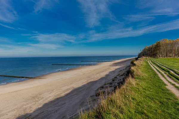 Mooie Strandwandeling Langs Kilometerslange Strandpromenade Van Trzesacz Polen — Stockfoto