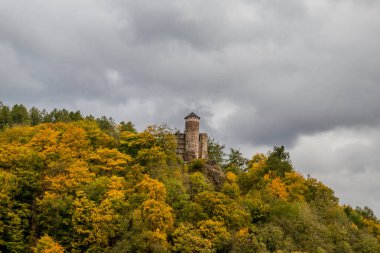 Steinbach-Hallenberg yakınlarındaki Thüringen Ormanı 'nda sonbahar keşfi turu