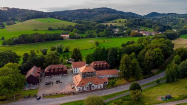 Schmalkalden 'in güzel, yarı keresteli kasabasında bir gün, her yönüyle, Thüringen.