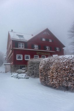 Thüringen Ormanı 'nın tepelerindeki güzel kış manzarası Floh-Seligenthal - Thüringen