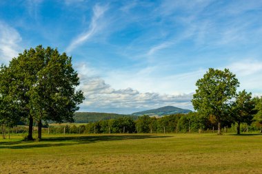 Alman Birleşme Günü 'nde Alfa Noktası yakınlarındaki Kolonnenweg boyunca yürü.