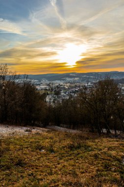 Schmalkalden - Thüringen - Almanya 'nın güzel akşam ışığında kış akşamı yürüyüşü