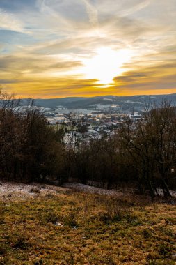 Schmalkalden - Thüringen - Almanya 'nın güzel akşam ışığında kış akşamı yürüyüşü