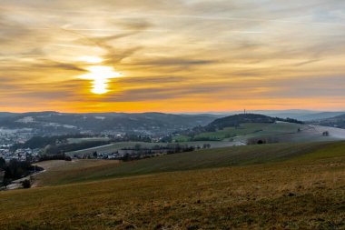Schmalkalden - Thüringen - Almanya 'nın güzel akşam ışığında kış akşamı yürüyüşü