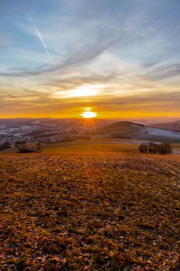 Schmalkalden - Thüringen - Almanya 'nın güzel akşam ışığında kış akşamı yürüyüşü