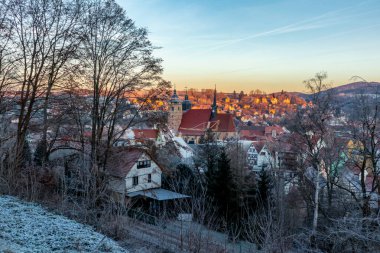Schmalkalden - Thüringen - Almanya 'nın güzel akşam ışığında kış sabahı yürüyüşü