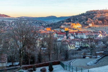 Schmalkalden - Thüringen - Almanya 'nın güzel akşam ışığında kış sabahı yürüyüşü
