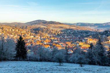 Schmalkalden - Thüringen - Almanya 'nın güzel akşam ışığında kış sabahı yürüyüşü