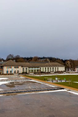 Oberhof yakınlarındaki Thuringian Ormanı 'nın tepelerinde güzel bir kış manzarası.