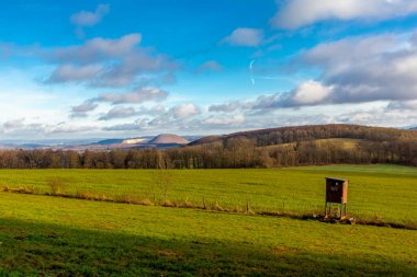 Mansbach yakınlarındaki güzel Vorderrhn 'de kış yürüyüşü Hessia