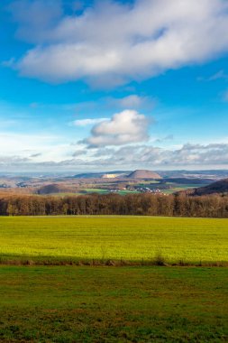 Mansbach yakınlarındaki güzel Vorderrhn 'de kış yürüyüşü Hessia