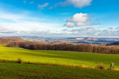 Mansbach yakınlarındaki güzel Vorderrhn 'de kış yürüyüşü Hessia