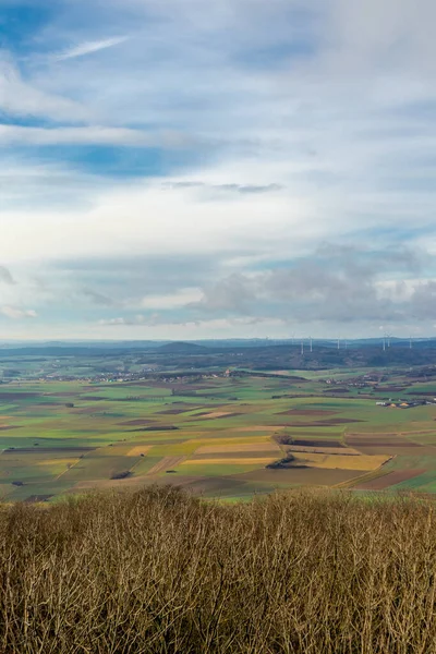 Mansbach yakınlarındaki güzel Vorderrhn 'de kış yürüyüşü Hessia