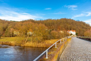 Vacha yakınlarında Thüringen ve Hesse arasındaki sınırda tarihi Werra Köprüsü 