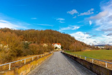 Vacha yakınlarında Thüringen ve Hesse arasındaki sınırda tarihi Werra Köprüsü 