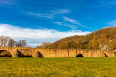 Vacha yakınlarında Thüringen ve Hesse arasındaki sınırda tarihi Werra Köprüsü 