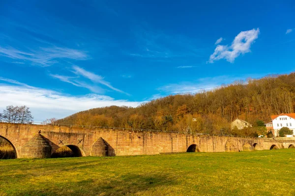 Vacha yakınlarında Thüringen ve Hesse arasındaki sınırda tarihi Werra Köprüsü 