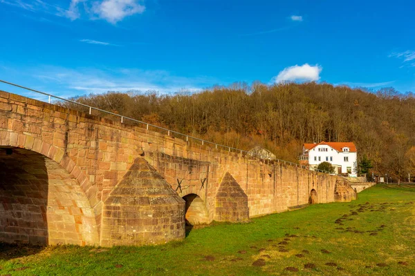 Vacha yakınlarında Thüringen ve Hesse arasındaki sınırda tarihi Werra Köprüsü 