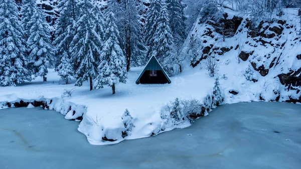 Hermosa Excursión Invierno Lago Montaña Rennsteig Cerca Floh Seligenthal Alemania —  Fotos de Stock