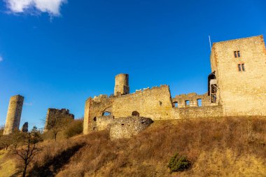 Brandenburg Kalesi 'nin etrafında bahar yürüyüşü güzel Werra Vadisi Lauchroeden - Thüringen