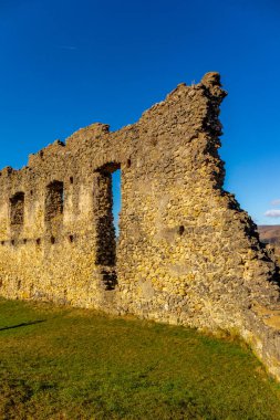 Brandenburg Kalesi 'nin etrafında bahar yürüyüşü güzel Werra Vadisi Lauchroeden - Thüringen
