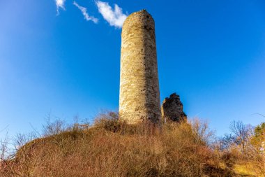 Brandenburg Kalesi 'nin etrafında bahar yürüyüşü güzel Werra Vadisi Lauchroeden - Thüringen