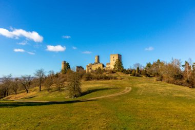 Brandenburg Kalesi 'nin etrafında bahar yürüyüşü güzel Werra Vadisi Lauchroeden - Thüringen