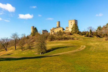 Brandenburg Kalesi 'nin etrafında bahar yürüyüşü güzel Werra Vadisi Lauchroeden - Thüringen