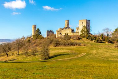 Brandenburg Kalesi 'nin etrafında bahar yürüyüşü güzel Werra Vadisi Lauchroeden - Thüringen