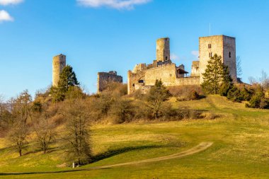 Brandenburg Kalesi 'nin etrafında bahar yürüyüşü güzel Werra Vadisi Lauchroeden - Thüringen