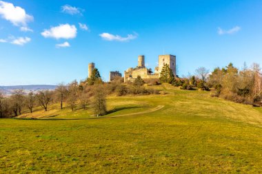 Brandenburg Kalesi 'nin etrafında bahar yürüyüşü güzel Werra Vadisi Lauchroeden - Thüringen