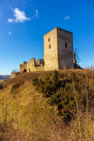 Brandenburg Kalesi 'nin etrafında bahar yürüyüşü güzel Werra Vadisi Lauchroeden - Thüringen