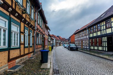 Harz Dağları 'nın kapılarındaki güzel Wernigerode kasabasını keşfetmek - Saksonya-Anhalt - Almanya