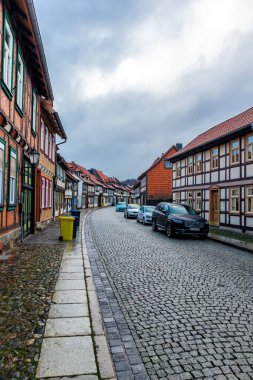 Harz Dağları 'nın kapılarındaki güzel Wernigerode kasabasını keşfetmek - Saksonya-Anhalt - Almanya