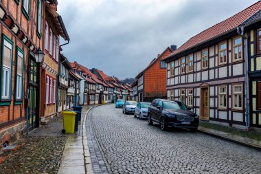 Harz Dağları 'nın kapılarındaki güzel Wernigerode kasabasını keşfetmek - Saksonya-Anhalt - Almanya