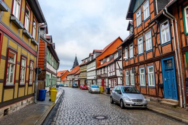 Harz Dağları 'nın kapılarındaki güzel Wernigerode kasabasını keşfetmek - Saksonya-Anhalt - Almanya