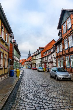 Harz Dağları 'nın kapılarındaki güzel Wernigerode kasabasını keşfetmek - Saksonya-Anhalt - Almanya