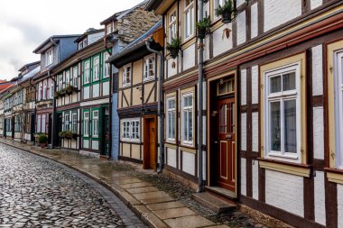 Harz Dağları 'nın kapılarındaki güzel Wernigerode kasabasını keşfetmek - Saksonya-Anhalt - Almanya
