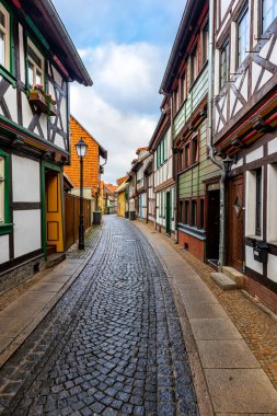 Harz Dağları 'nın kapılarındaki güzel Wernigerode kasabasını keşfetmek - Saksonya-Anhalt - Almanya